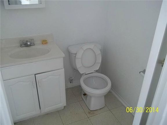 5th image of 2405 Mission Hill Dr