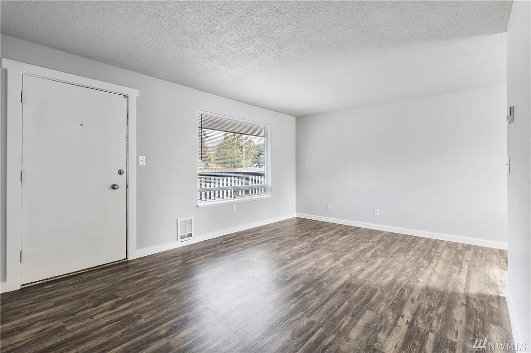 6124 88th St SW — Photo 1
