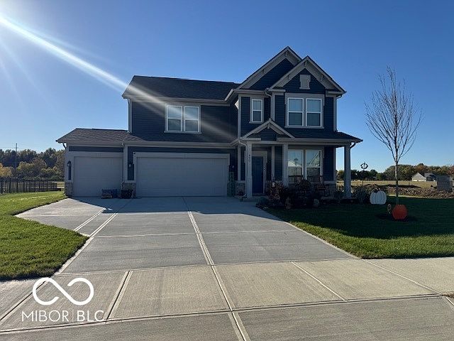 2nd image of 450 Weaver Ln