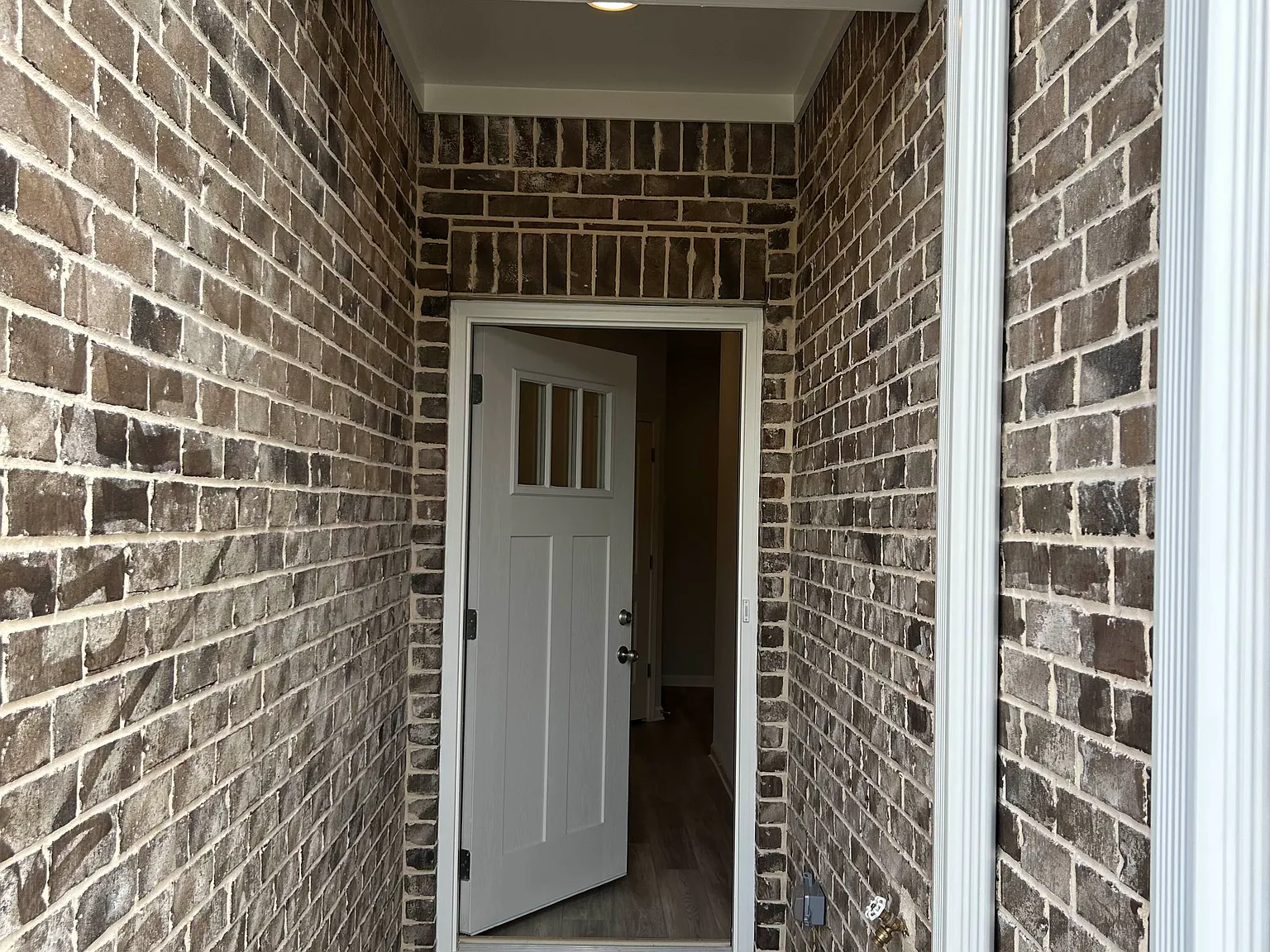 3 bed, 1849 sqft, $2,500 — Photo 2