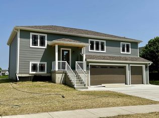 687 W Madison St, Jefferson, WI 53549