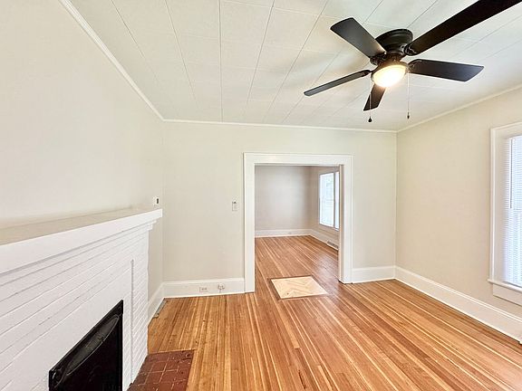 3rd image of 922A Lexington Ave