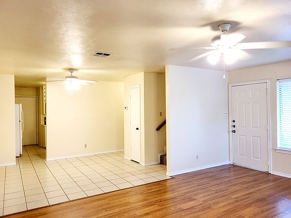 3rd image of 2424 Lakeview Cir