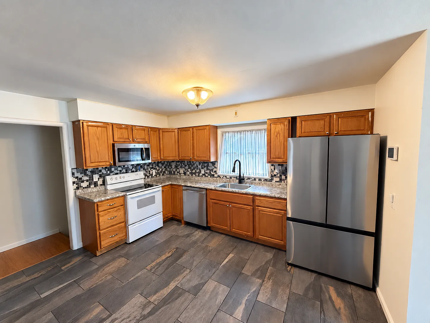2 bed, 1110 sqft, $1,200 — Photo 3