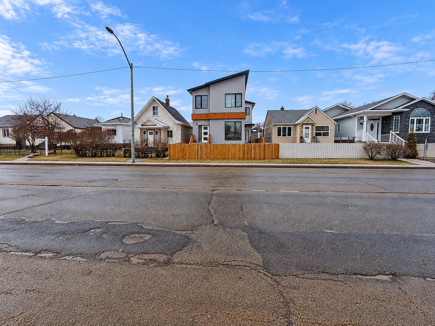 Alberta Ave 3 Bed 2.5 Bath Main For Rent Edmonton — Photo 2