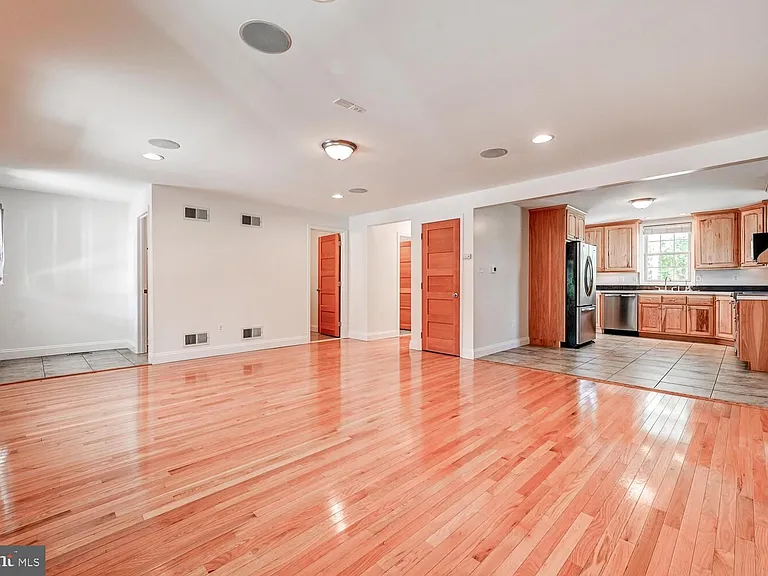 5404 Arcadia Ave — Photo 8