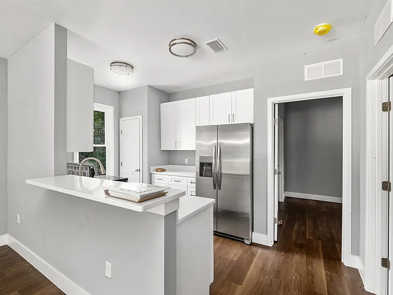 422 NW 3rd Ave — Photo 2