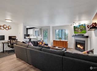 29645 18th Ave S APT E303, Federal Way, WA