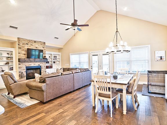 4th image of 4031 Edmond Dr