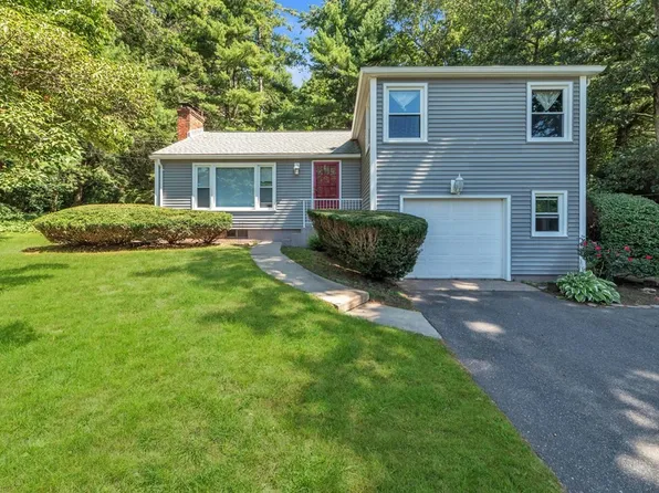 107 Fernwood Dr, East Longmeadow, MA 01028
