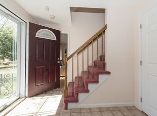 12 Chestnut Hill Dr, Sandown, NH 03873