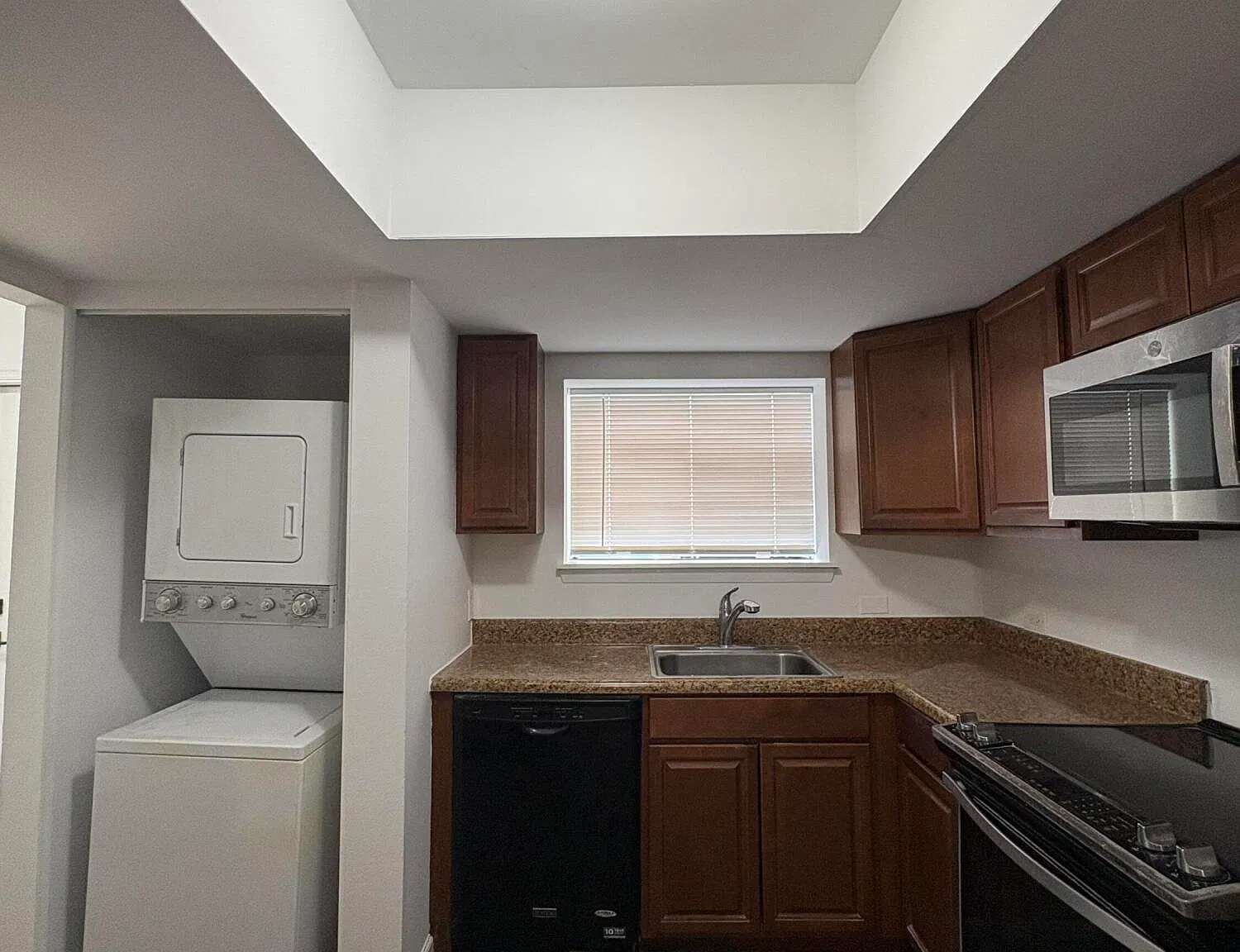 2 bed, 2.5 bath, 1000 sqft, $2,600 — Photo 4