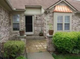 20912 River Bend Dr S, Clinton Township, MI 48038