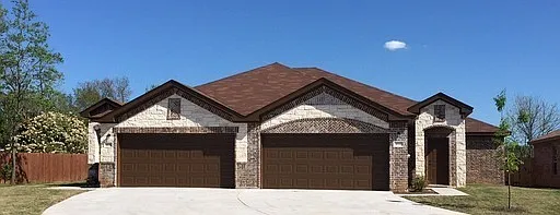 Beautiful 3 Bedroom Duplex Located In Waco, Texas! — Photo 2