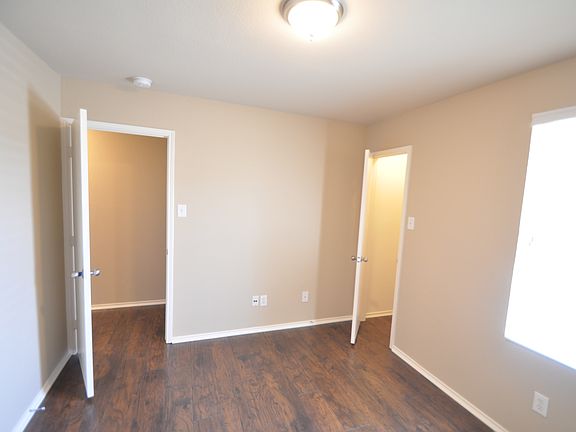 4th image of 400 Shady Shore Ln