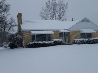 303 Nebobish Ave, Essexville, MI