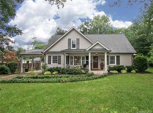 4222 Woodlark Ln, Charlotte, NC 28211