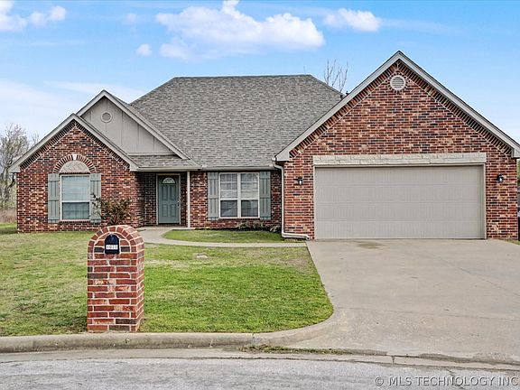2nd image of 8671 Hawthorne Dr