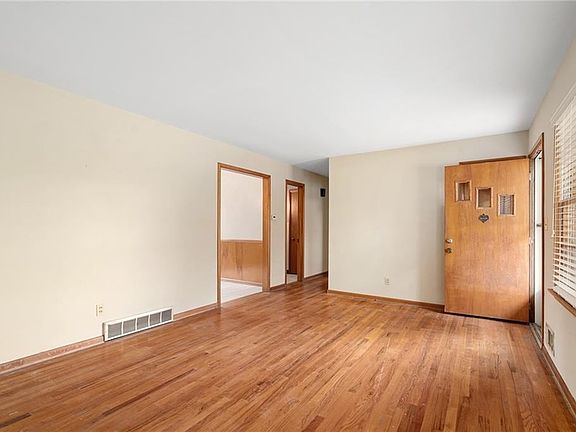 3rd image of 5324 Hedges Ave