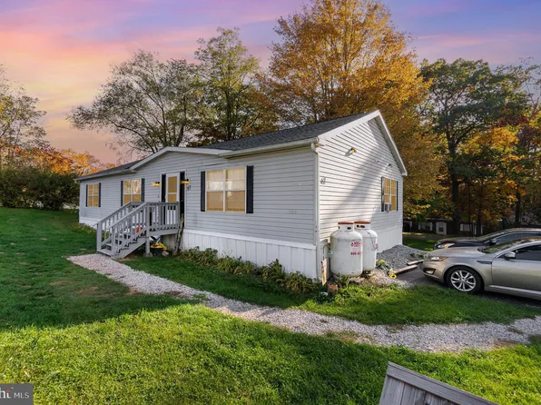 700 Salem Rd Trailer 67, Etters, PA 17319