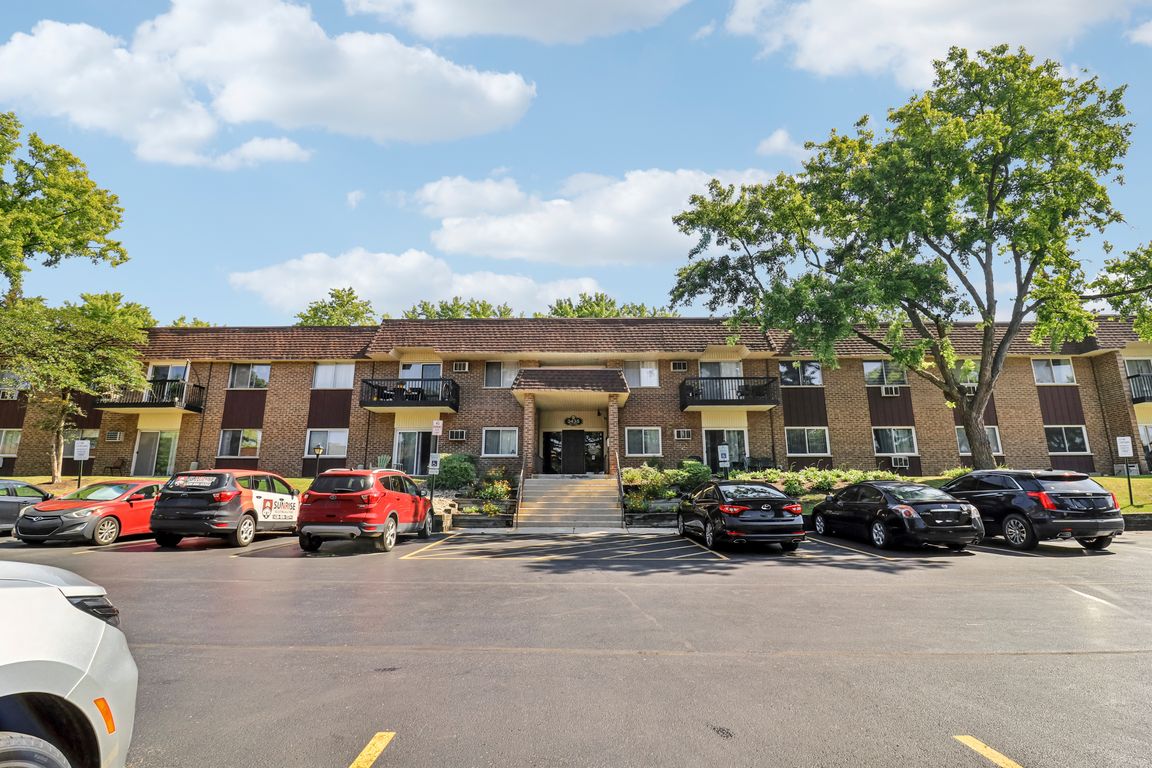 83rd St unit c18-S1809-001.jpg