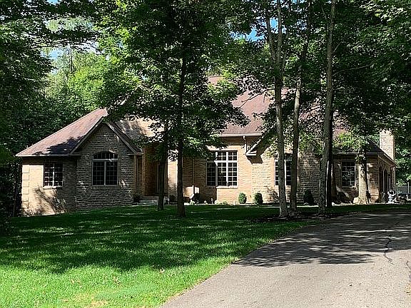3rd image of 180 Taylor Way Dr
