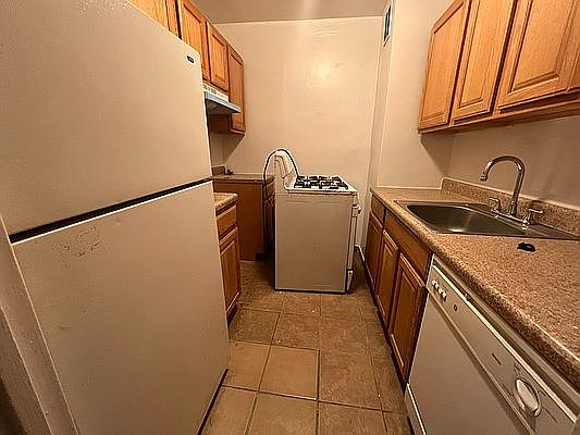 3rd image of 141-05 Northern Blvd #5F