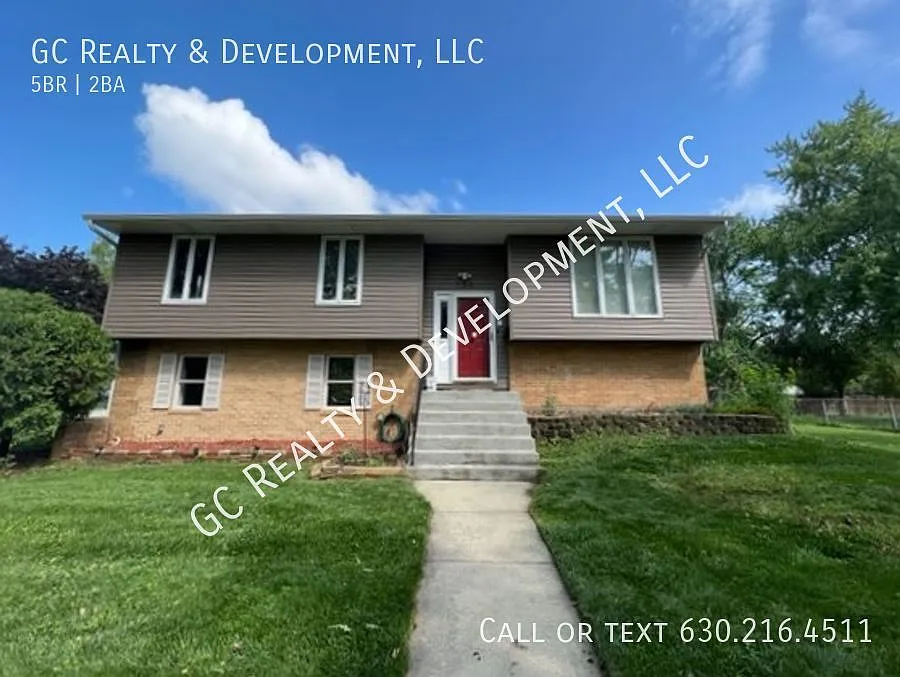 700 Sumac Dr photo 1