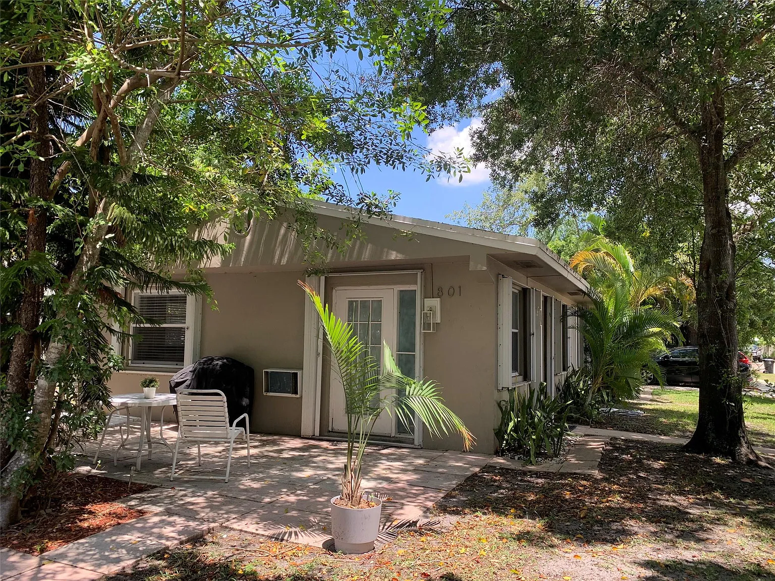 1 bed, 1.0 bath, 610 sqft, $1,990 — Photo 2