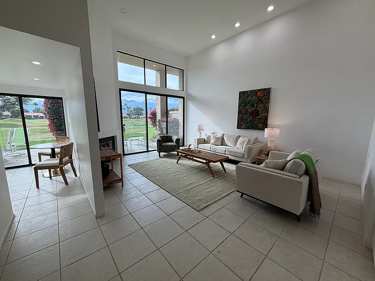 80685 Oak Tree — Photo 3