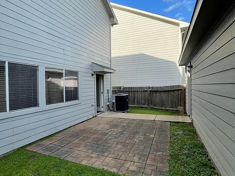 11928 Prior Park Dr — Photo 21
