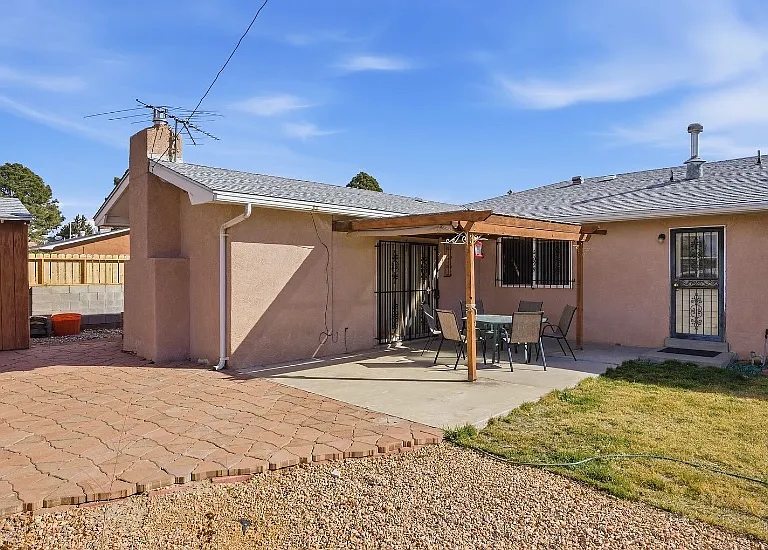 4305 Andrew Dr NE — Photo 5