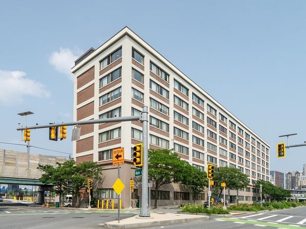 169 Monsignor Obrien Hwy #213A