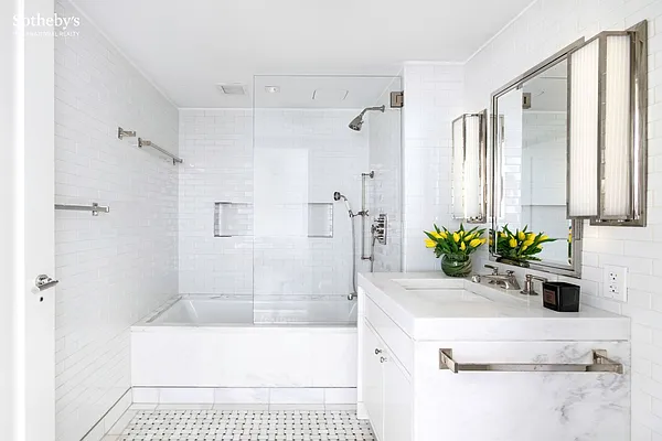 Sold by Sotheby's International Realty | media 14