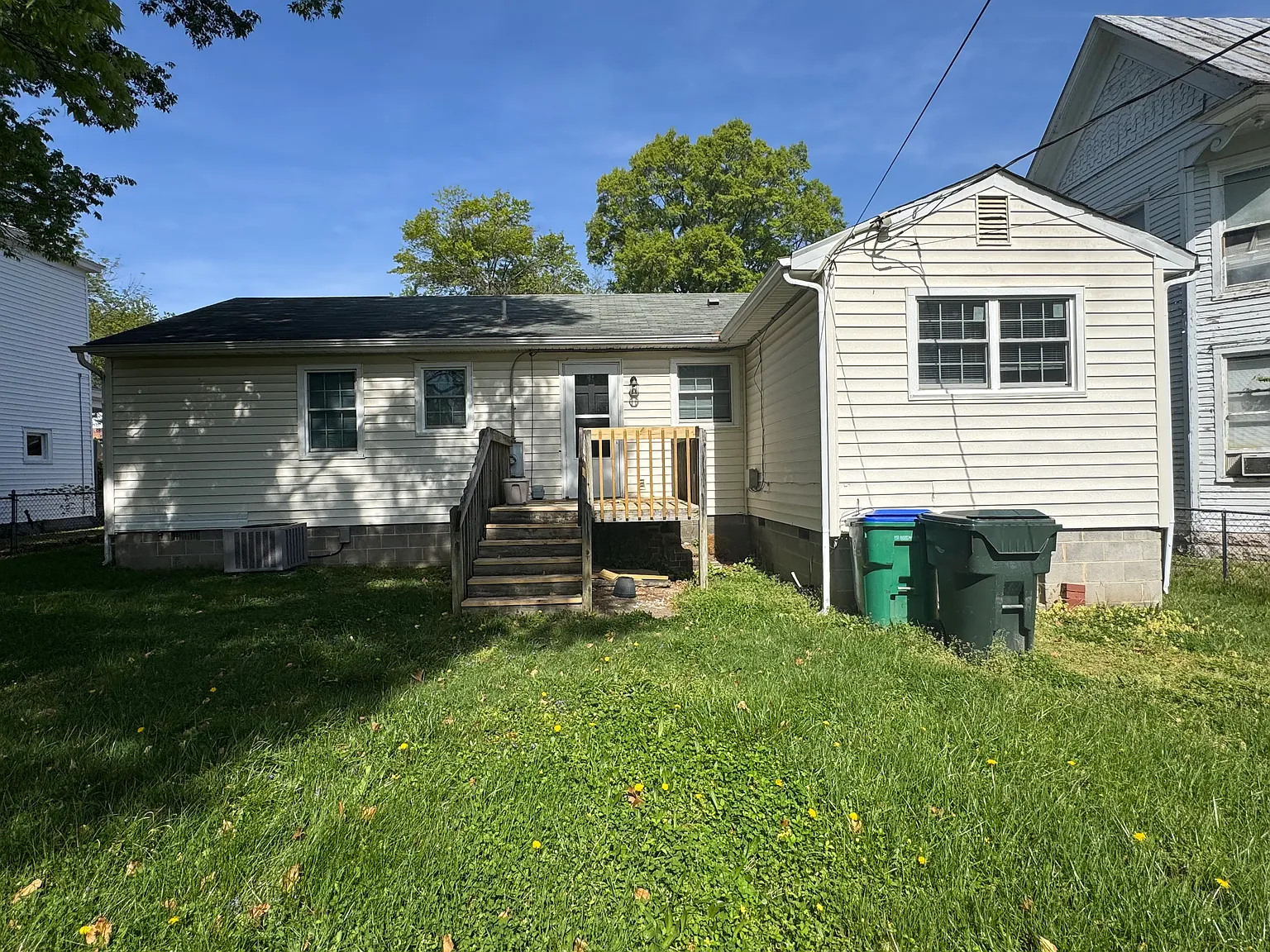 4 bed, 1148 sqft, $1,900 — Photo 2