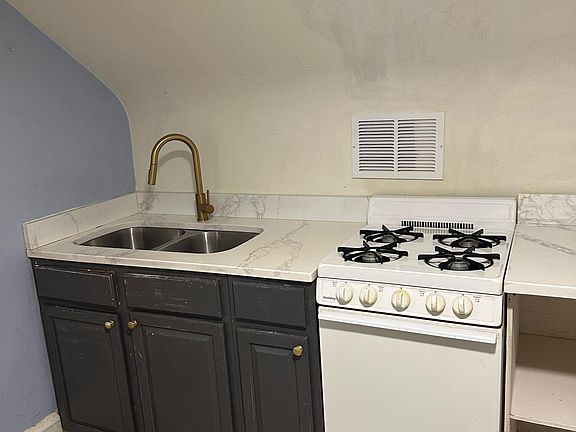 4th image of 316 London St #3