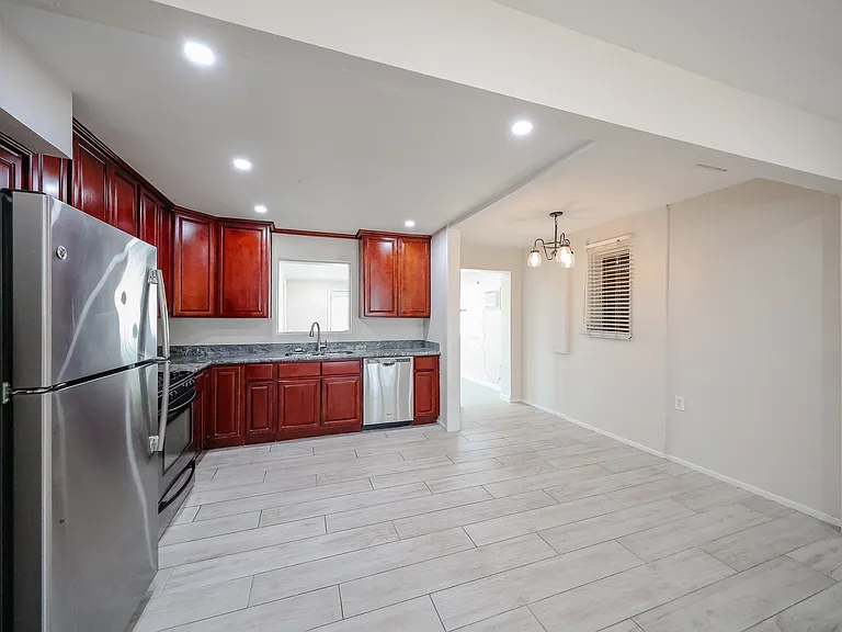 1053 E Weldon Ave — Photo 21