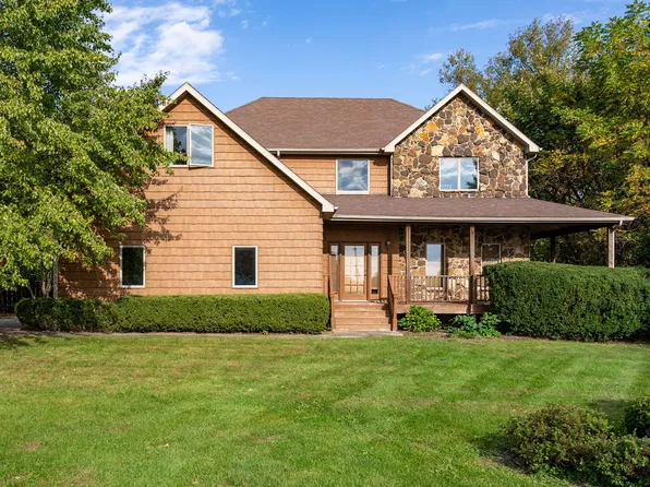 1205 Lakeview Dr, Port Byron, IL 61275