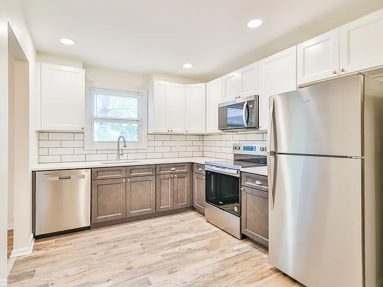 2066 Chester Rd #4 — Photo 1