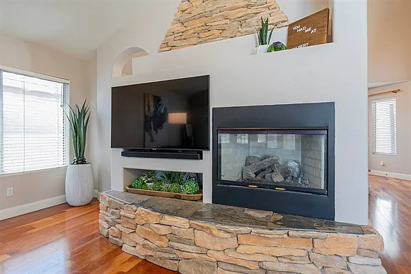 174 S Laguna Dr — Photo 10