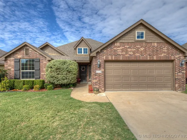 5114 Skylane Dr, Sand Springs, OK 74063