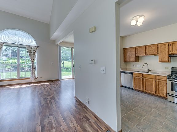 4th image of 556 Woodhaven Dr #556