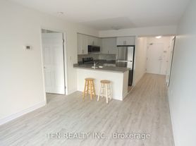 230 King St E