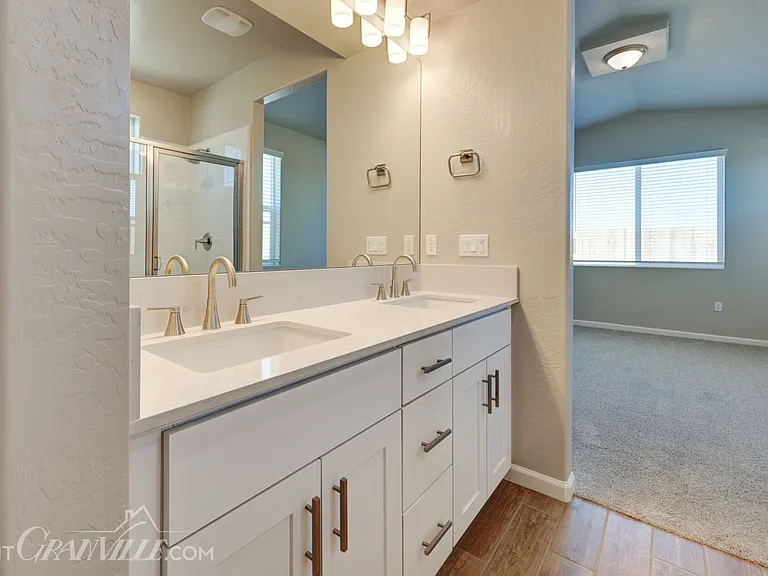 877 Halford Ln — Photo 23