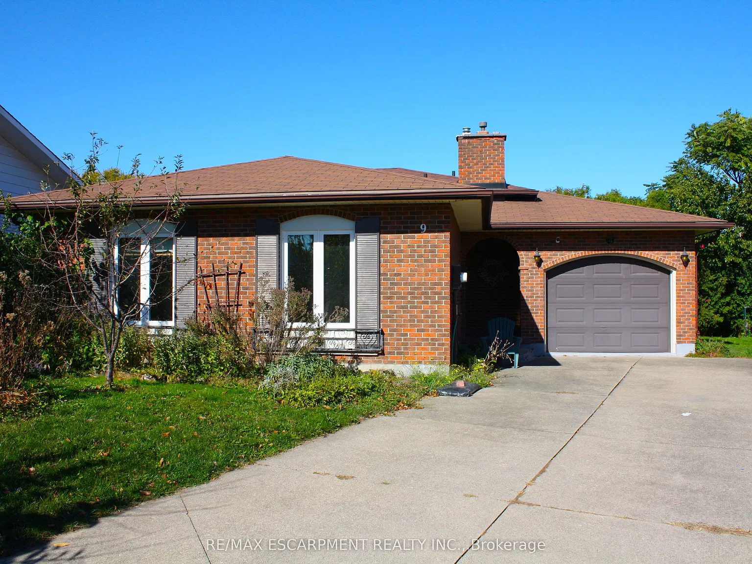 3 bed, $2,300 — Photo 2