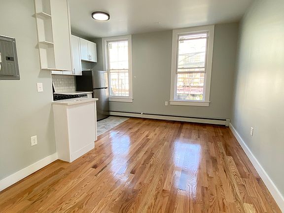 4th image of 1137 Summit Ave APT 4