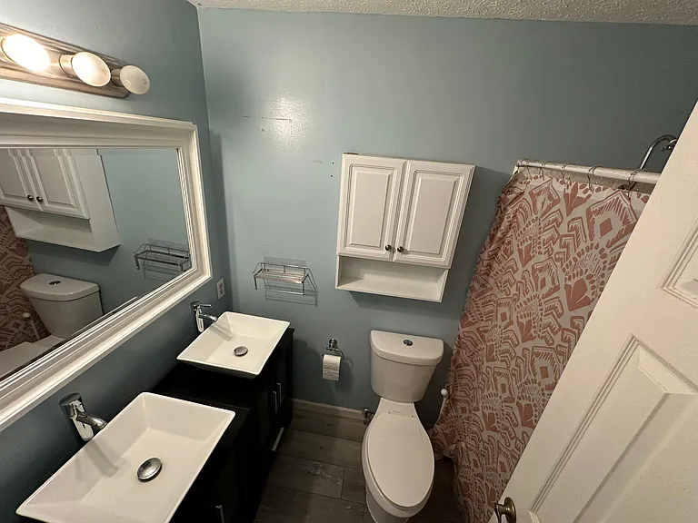 625 Kent Ave — Photo 10