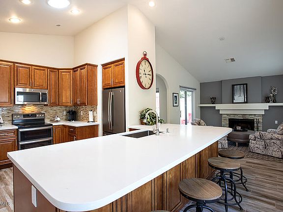 3rd image of 16522 E Oxford Dr