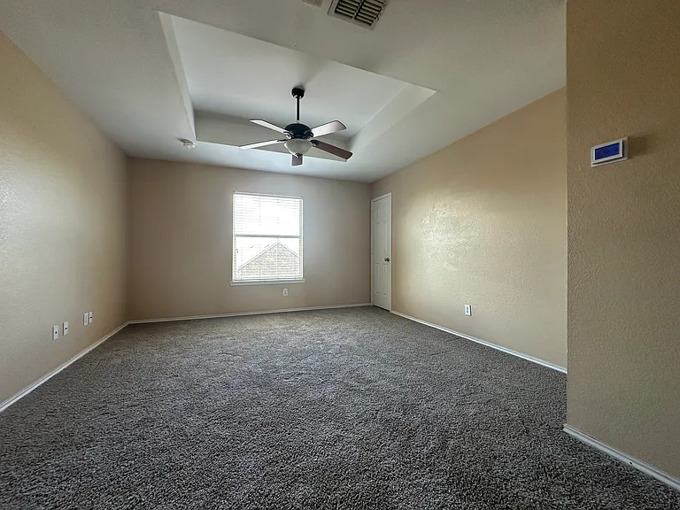 1909 Bradford Pear Sq — Photo 9