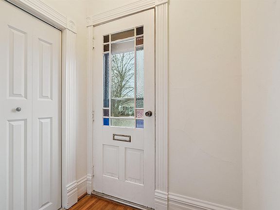 4th image of 200 E Butler St